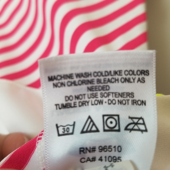 Under armour women's pink & white golf polo shirt - Picture 5 of 9